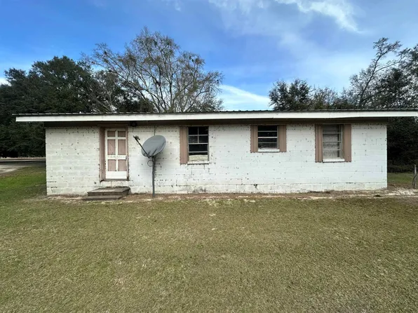 5690 Sunlight Rd, Malone, FL 32445