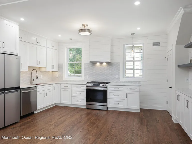 55 Hudson Ave — Photo 9