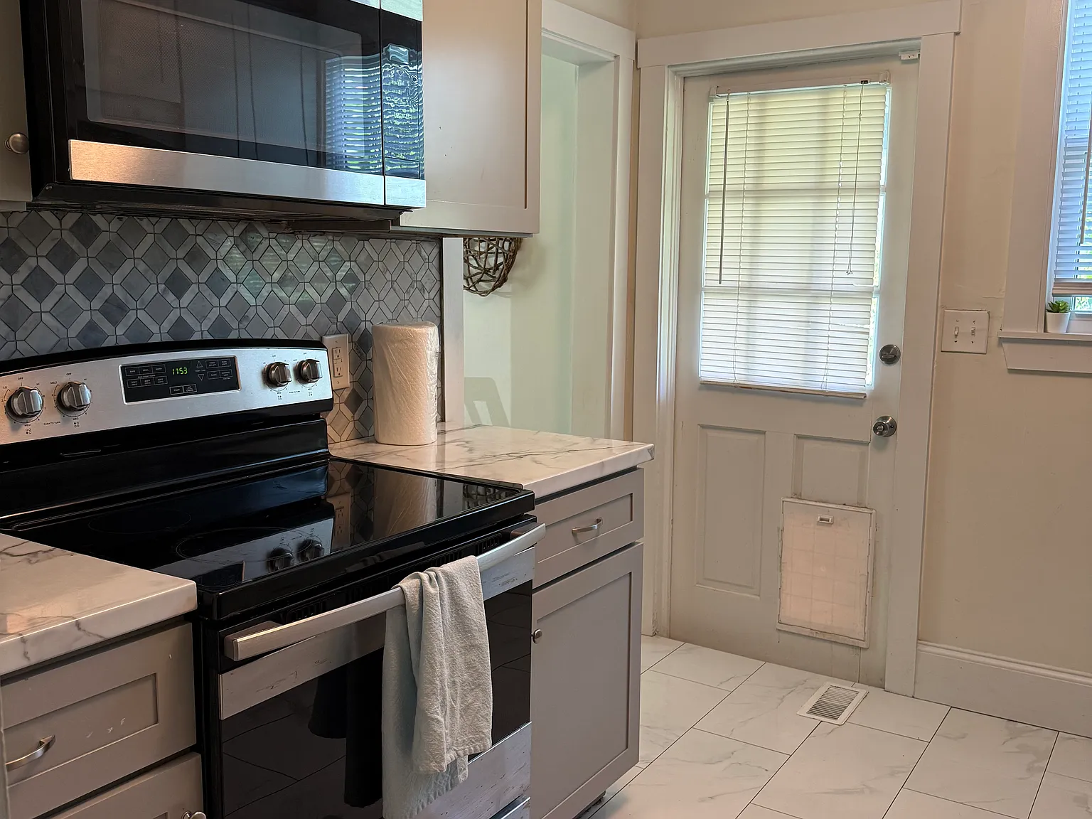 2 bed, 1058 sqft, $1,850 — Photo 3
