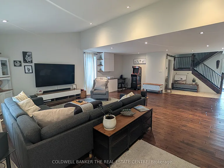 247 Poplar Ave — Photo 4