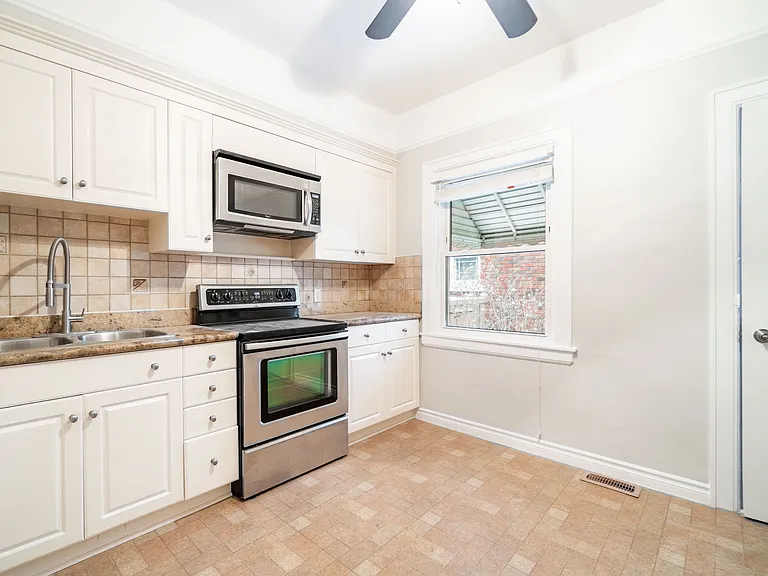 415 Grove Ave — Photo 6