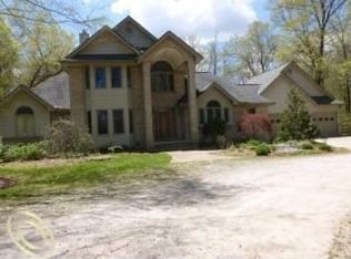 10121 Allen Rd, Clarkston, MI 48348