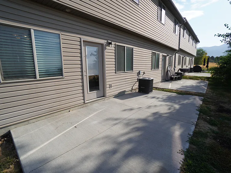 1095 W 2875 N — Photo 28