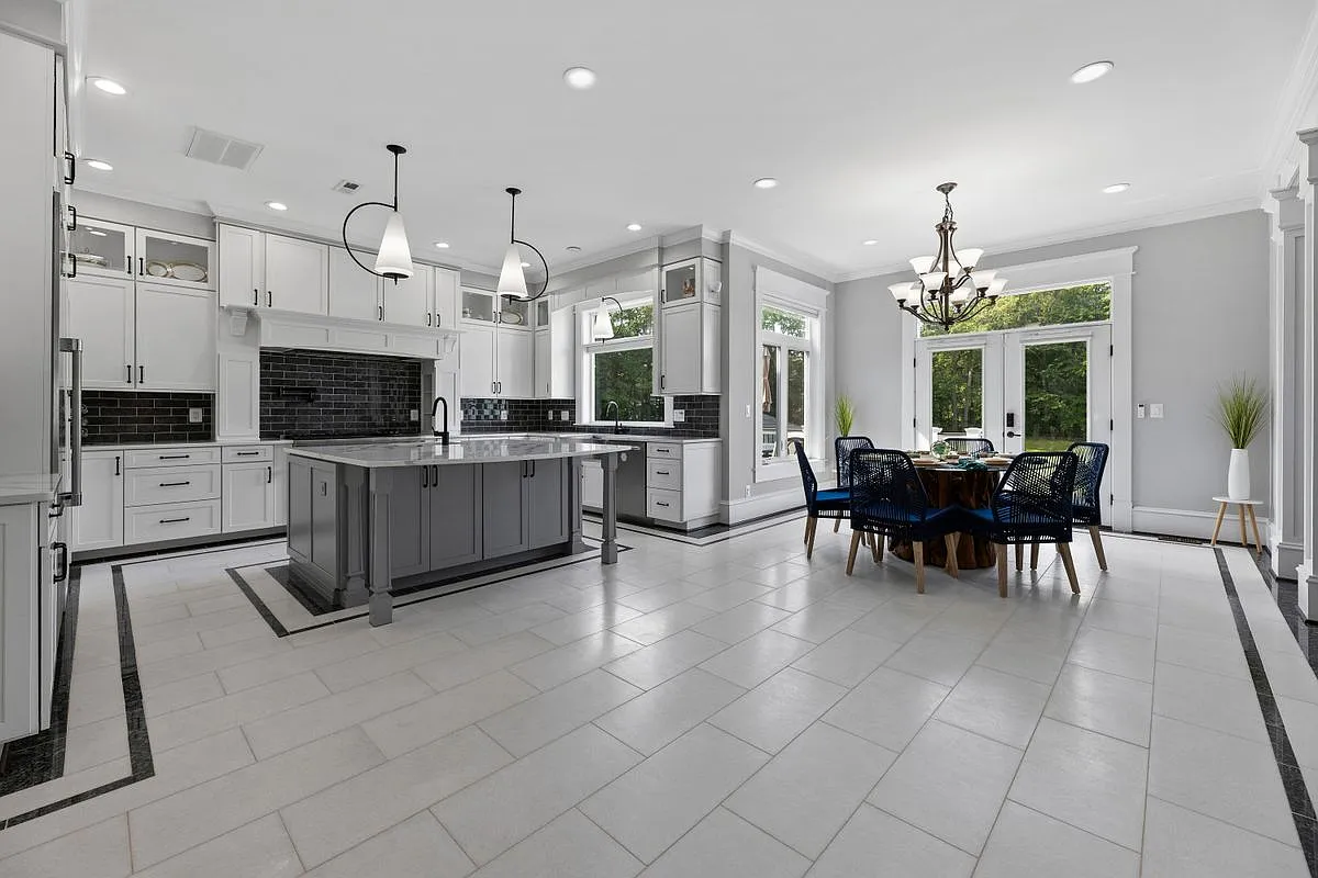 7 bed, 9.0 bath, 6944 sqft, $14,950 — Photo 3