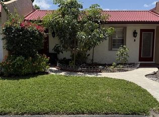 142 Lake Barbara Dr, West Palm Beach, FL 33411
