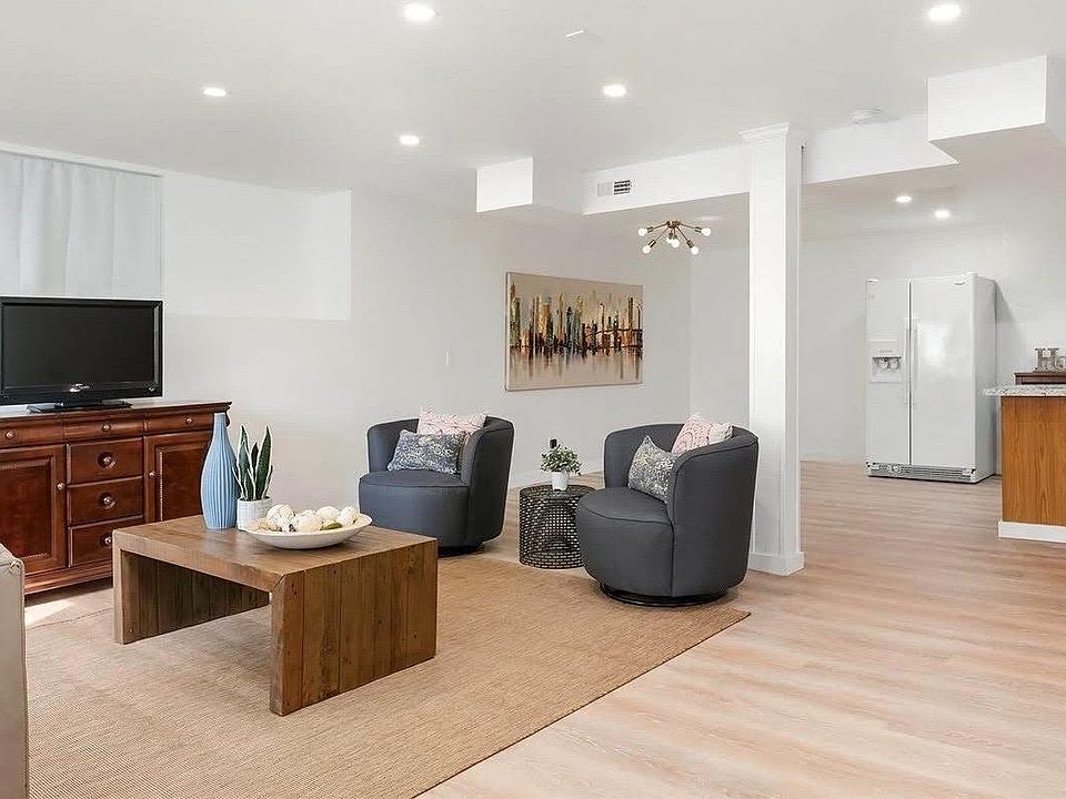 Open floor plan - spacious living, dinning and kitchen area