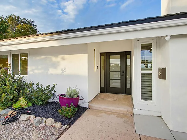 5605 Soledad Mountain Rd — Photo 14