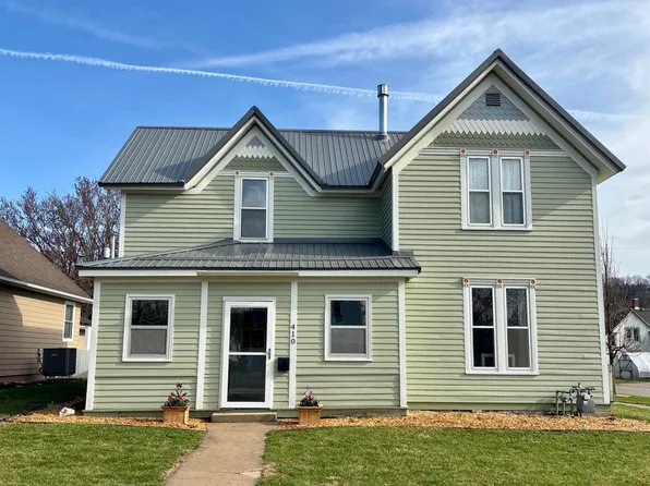 410 Decorah Ave, Decorah, IA 52101