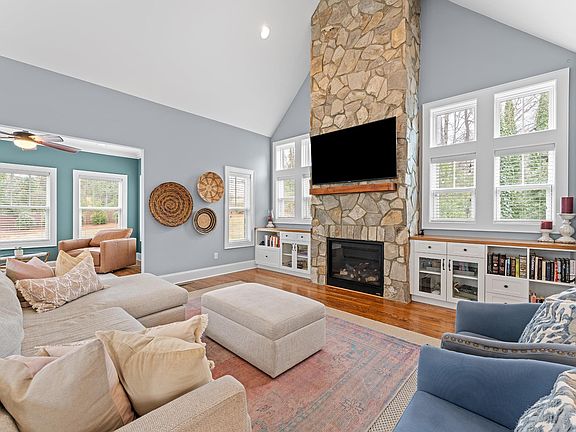 4th image of 44 Primrose Ln