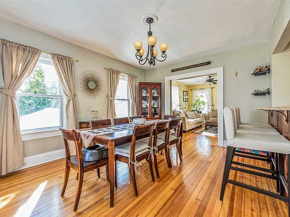 3rd image of 61 Huntington Ave #61