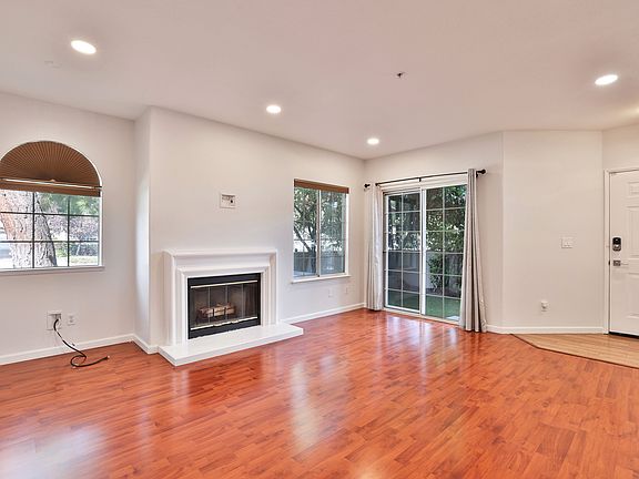 4th image of 1155 Tea Rose Cir