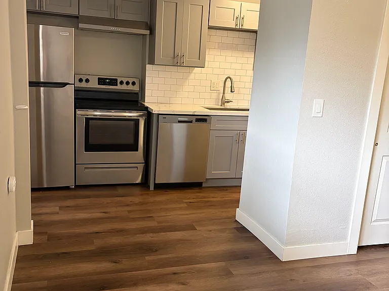 923 SW Holden St #1 — Photo 8