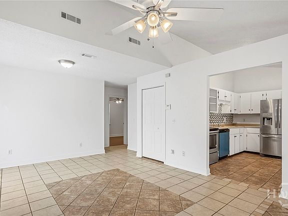 4th image of 819 Ridgewood Way