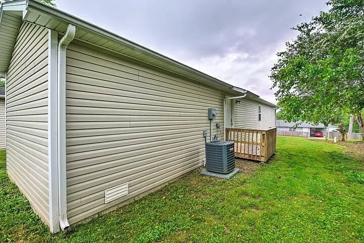 914 Renfrow St — Photo 28