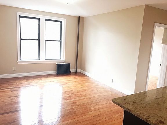 5th image of 2452 44th St APT A3