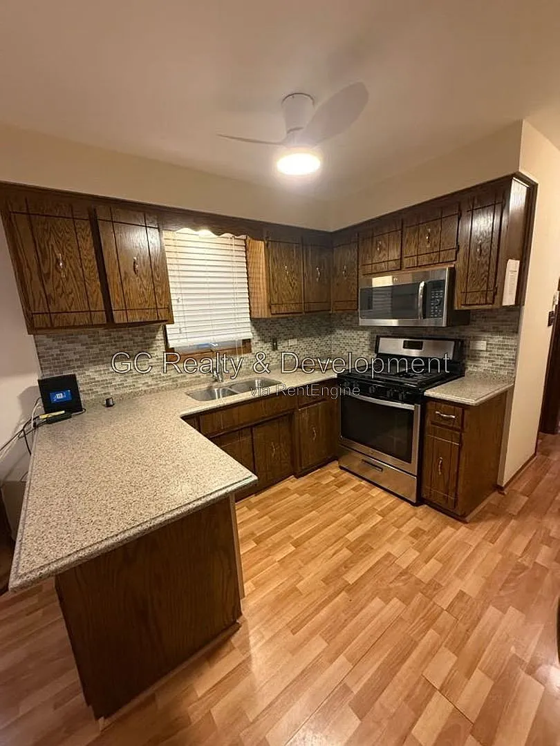 3 bed, 1.5 bath, 1120 sqft, $2,500 — Photo 2