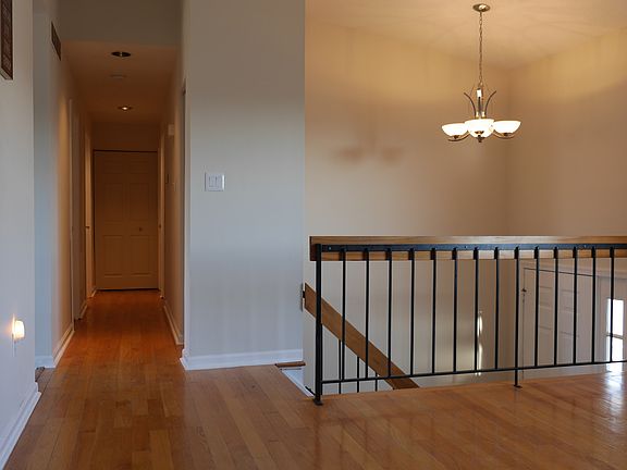 5th image of 58 Castle Run Dr