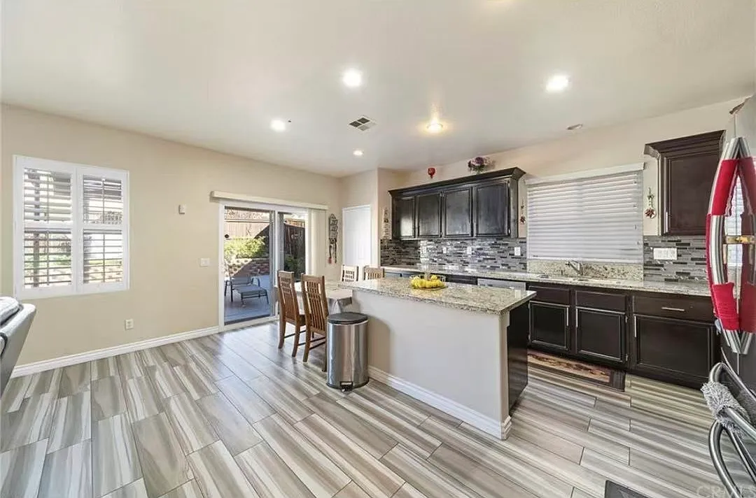 5 bed, 2589 sqft, $3,360 — Photo 1