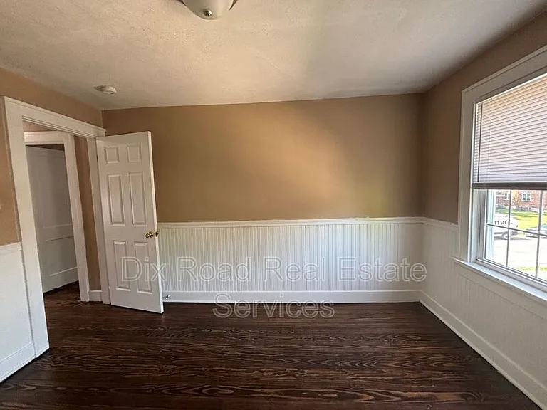 229 Bellaire Ave — Photo 18