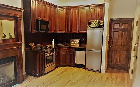 3rd image of 235 W 137th St