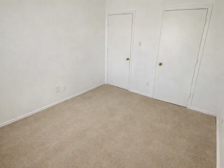 5704 Greengate Dr #D — Photo 8