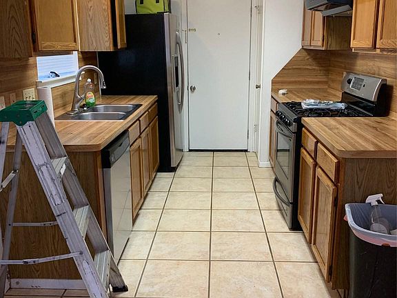 3rd image of 10901 Dogwood Dr