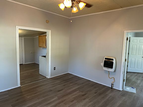2nd image of 603 W Hazel St