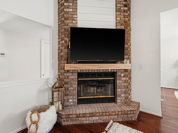 4th image of 3793 Peachtree Way