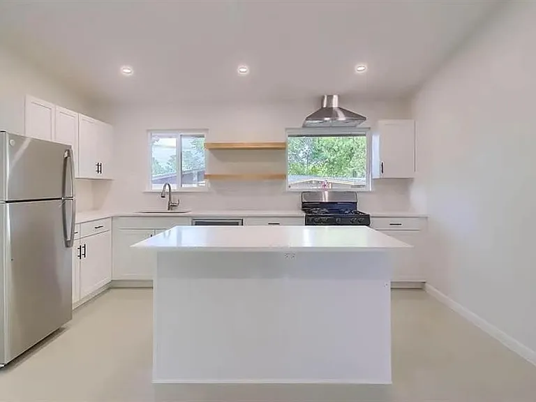 3502 Catalina Dr #A — Photo 4