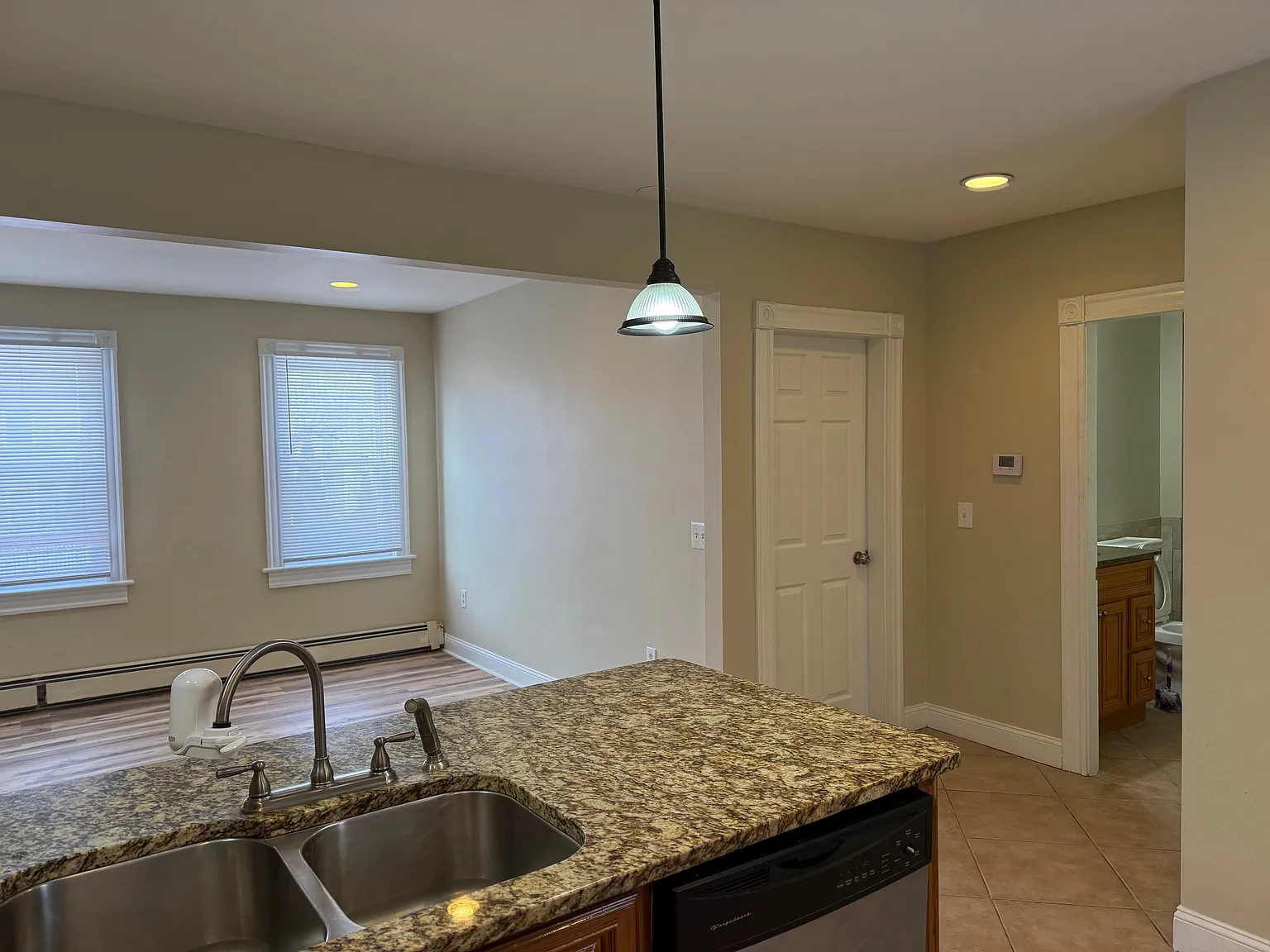 2 bed, 950 sqft, $1,850 — Photo 2