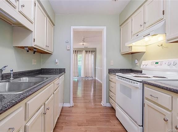 2nd image of 1051 Sardis Cove Dr