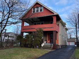 1 bed, 1.0 bath, 643 sqft, $750