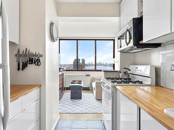 5th image of 4-74 48th Ave APT 23A