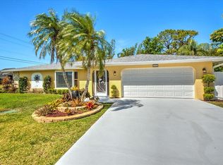 2405 N Westwood Dr, North Fort Myers, FL 33917