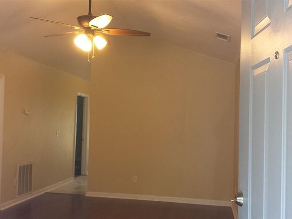 5th image of 202 Loraine Ct