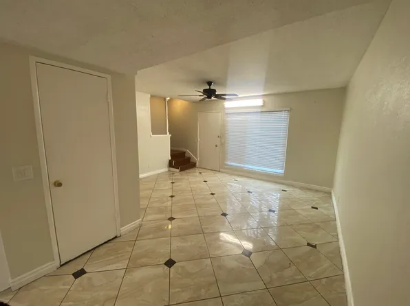 17236 Nisson Rd APT B, Tustin, CA 92780