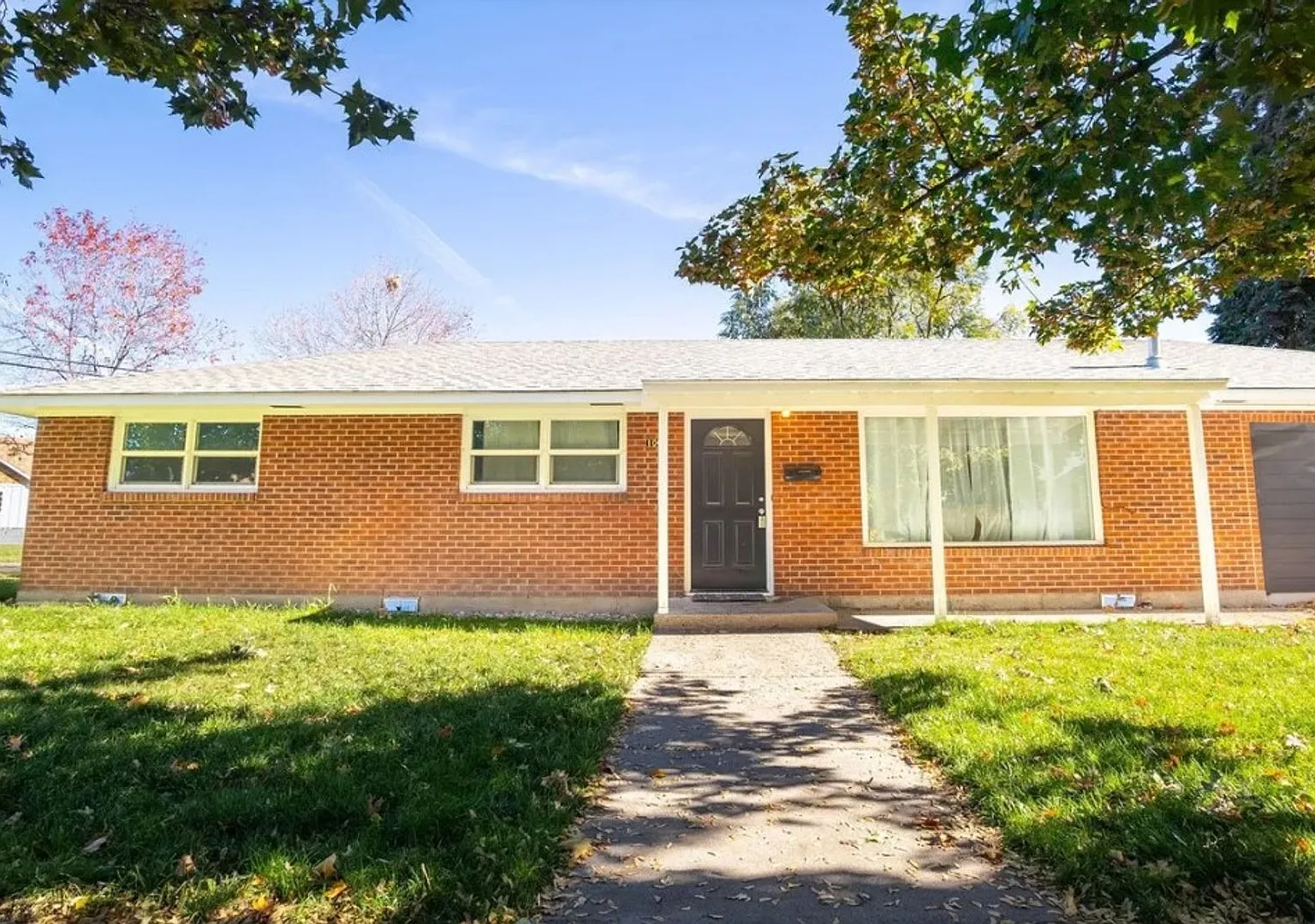 Spacious 5 bedroom home near EOU — Photo 1