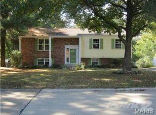 505 Ranch Dr, Ballwin, MO 63011