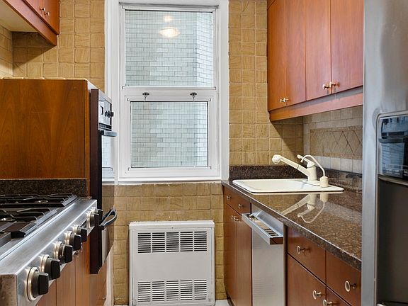 5th image of 7 E 14th St APT 1219