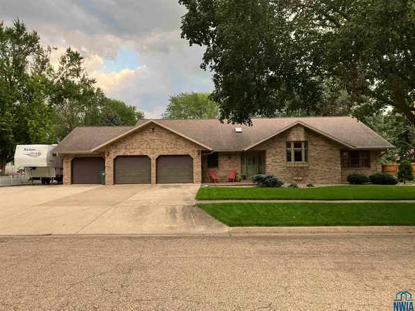 206 4th Ave N, Hospers, IA 51238