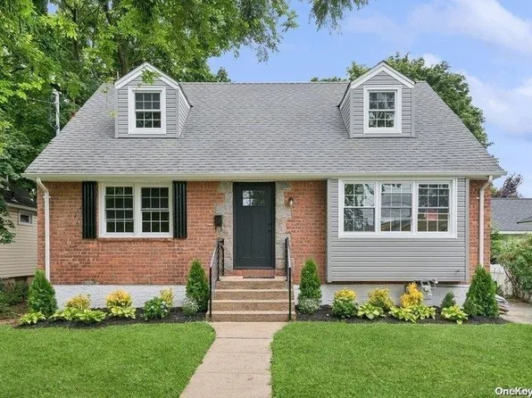 41 Sherman Street, Lynbrook, NY 11563