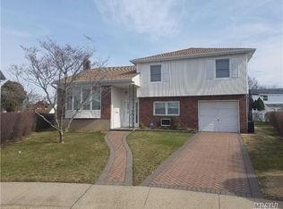 11 Nortema Ct, New Hyde Park, NY 11040