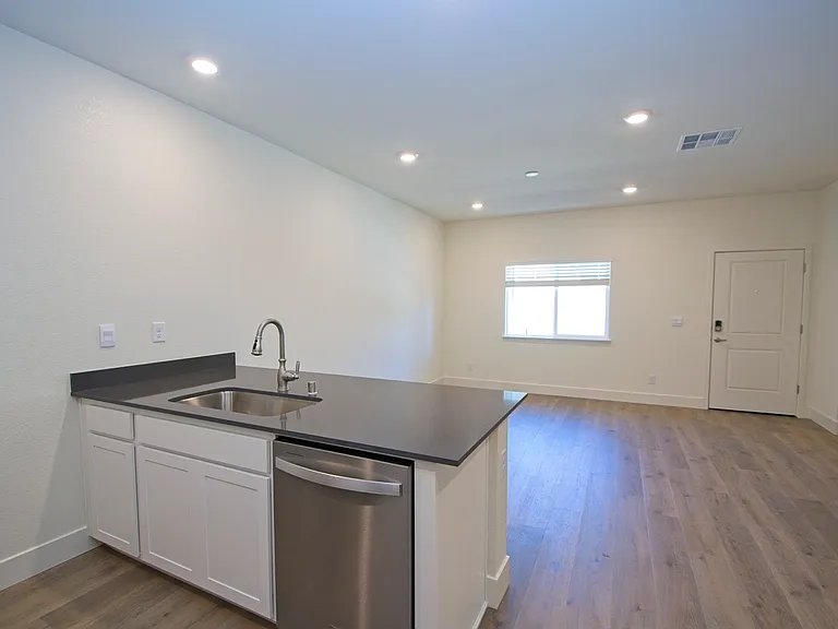1636 Prancer St — Photo 7