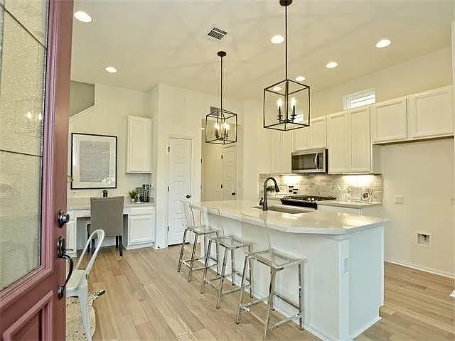 10202 Cienega Cv — Photo 9