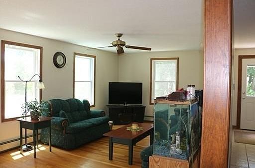 3rd image of 1 Wharf Ln