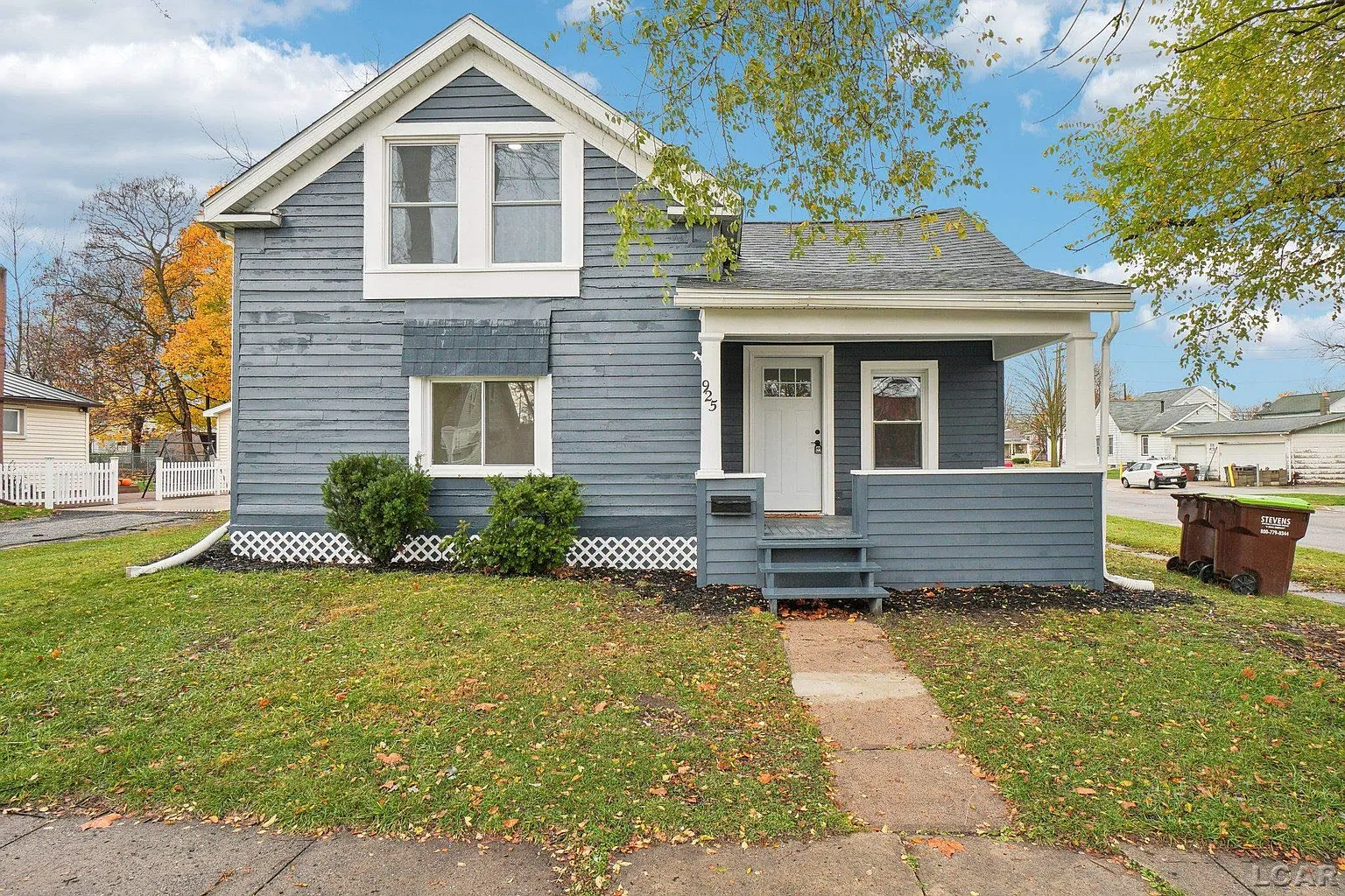 925 Frank St photo 1