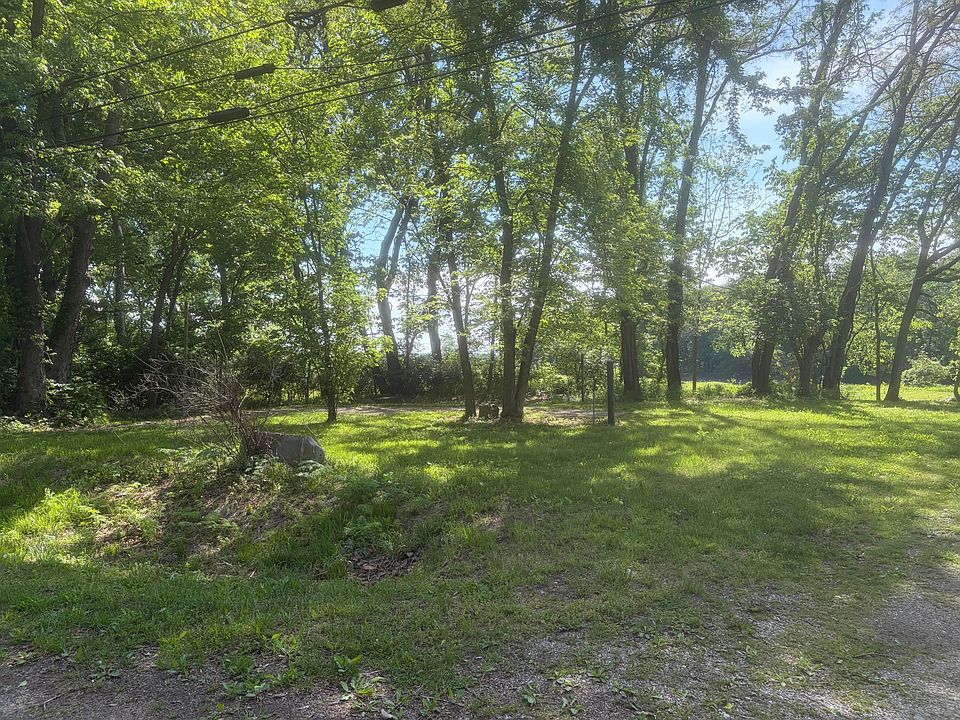 2nd image of 983 Mill Rd
