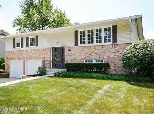 1101 E Paddock Dr, Palatine, IL 60074