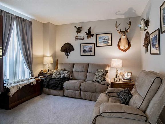 5th image of 2409 Bowling Green Way