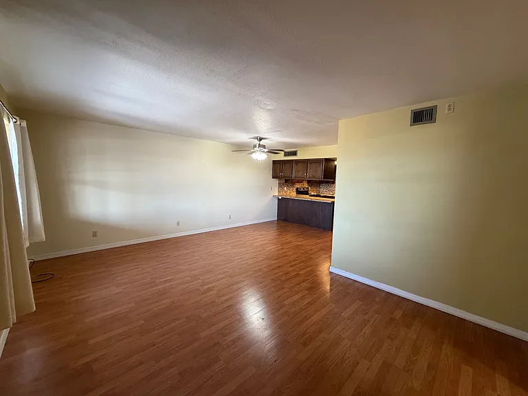 1944 Acoma Blvd W — Photo 4